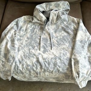 Barely worn lululemon sweatshirt
